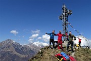 64 In vetta al Due Mani (1656 m) con vista in Grigne